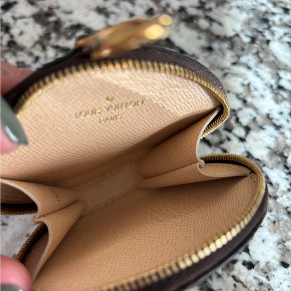 Louis Vuitton coin pouch - Picture 7 of 8